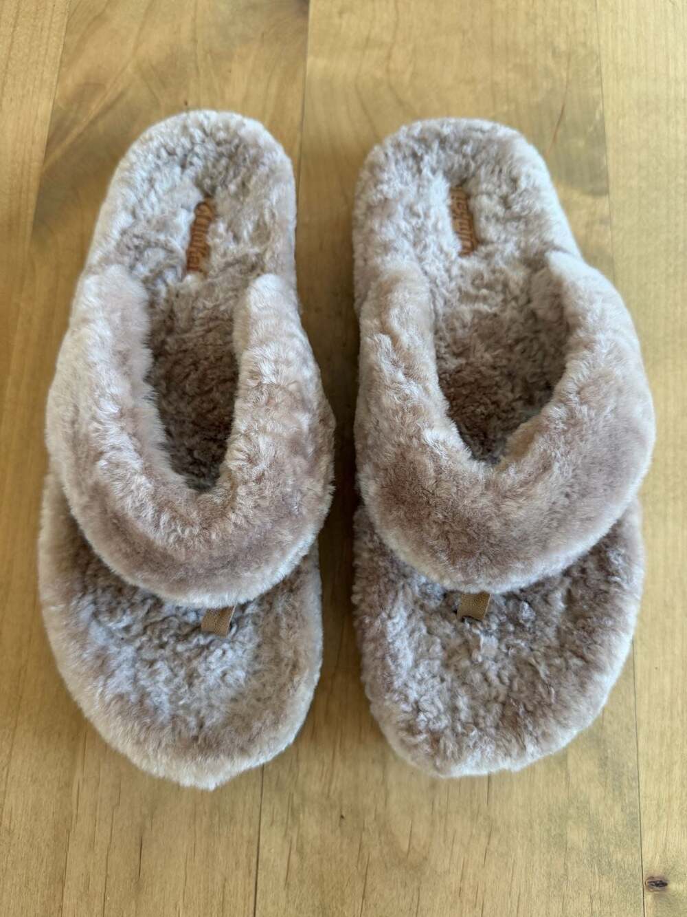 OluKai Kipe'a Heu Women's Shearling Flip Flop Slippers Size US 9